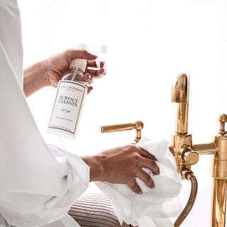 SURFACE CLEANER - voňavý ekologický pomocník na úklid všech domácích povrchů. 🌿 Vůně vytvořená parfuméry s tóny eukalyptu,...